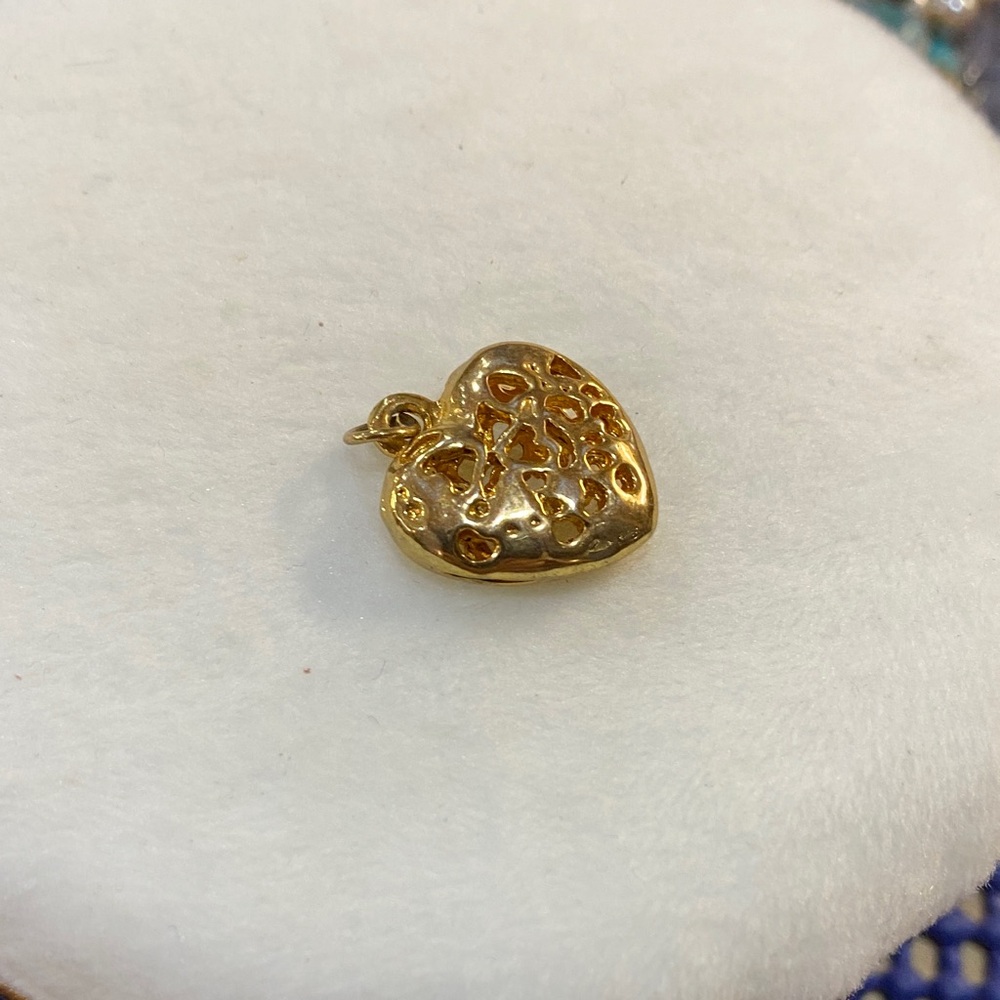 Elegant Heart Pendant - Picture 3 of 4